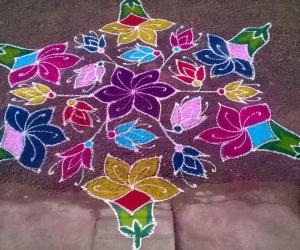 Rangoli: dotted kolam Rangoli: dotted kolam